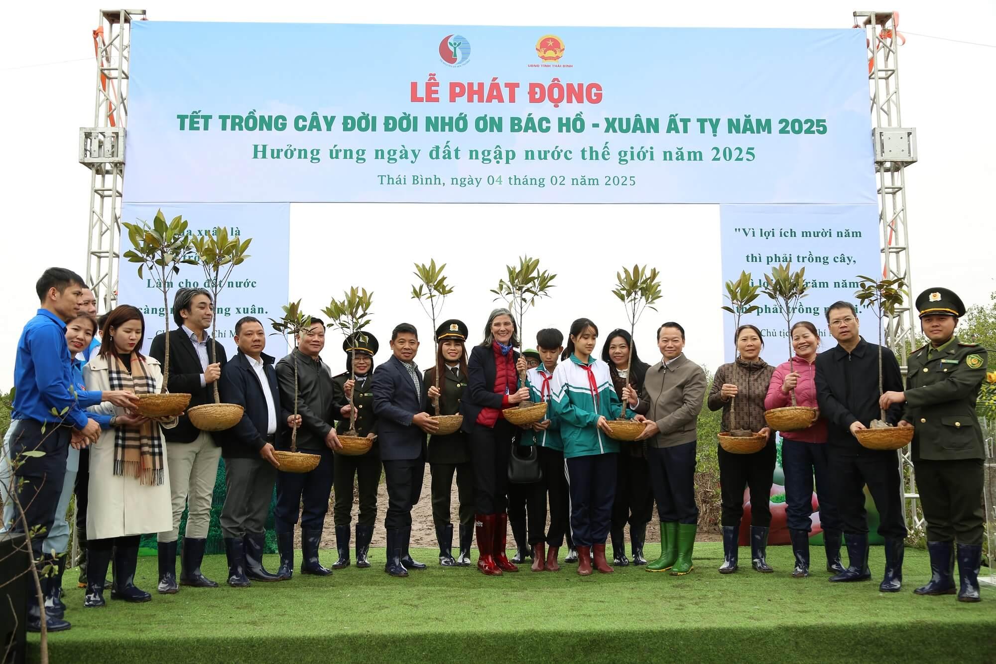 Toyota đồng hành cùng chương trình “Tết trồng cây đời đời nhớ ơn Bác Hồ” Xuân Ất Tỵ 2025 và hưởng ứng Ngày Đất ngập nước thế giới năm 2025